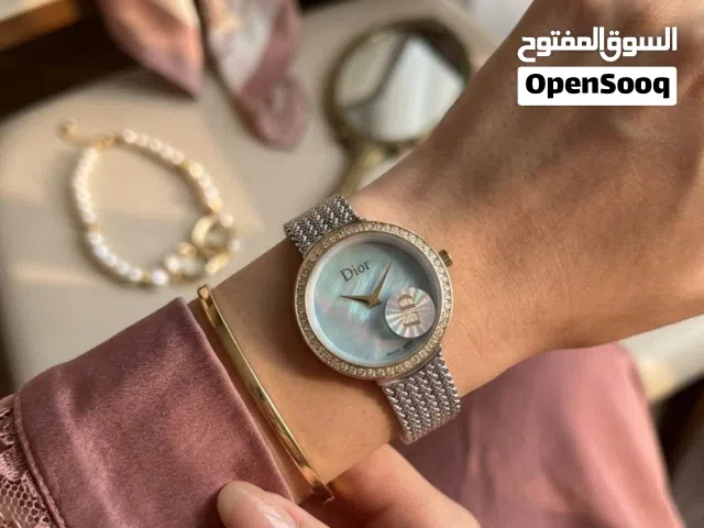 كريستين ديور – أناقة لا تخاف الزمن
