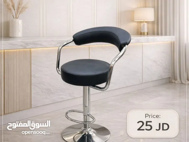 Modern Bar Stool تصميم عصري بألوان جذابة يضيف لمسة أناقة لأي مطبخ، بار منزلي أو كافيه مريح، عمل