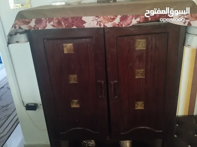 طاوله وسط مع ترييزا مع مدخل واربع مرايامع خزانة احذيه