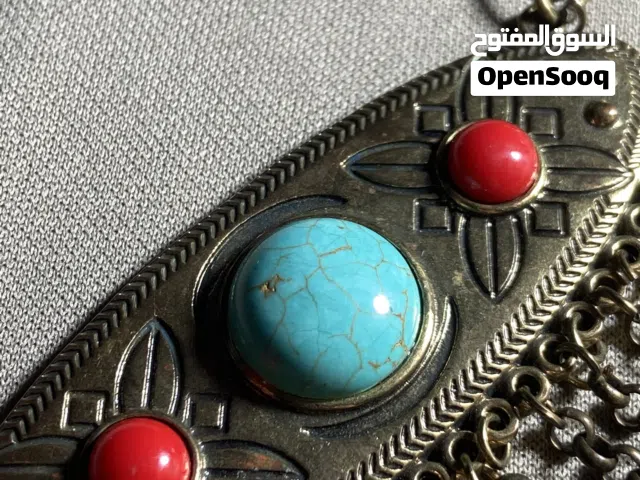 عقد نادر قديم مرصع بحجر الفيروز مع حجر المرجان للبيع السعر شامل التوصيل