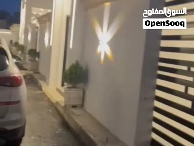 270 m2 More than 6 bedrooms Townhouse for Rent in Tripoli Ain Zara