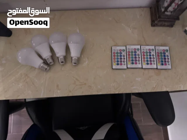 4 Light bulbs for gaming that change color with a little remote for a very good deal