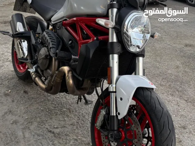 Ducati Monster 821 ماشية 13 الف فقط
