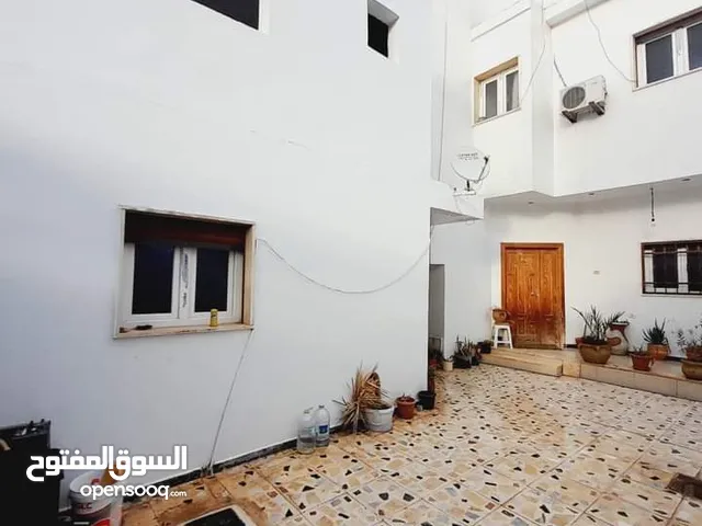 150 m2 More than 6 bedrooms Townhouse for Sale in Tripoli Alfornaj
