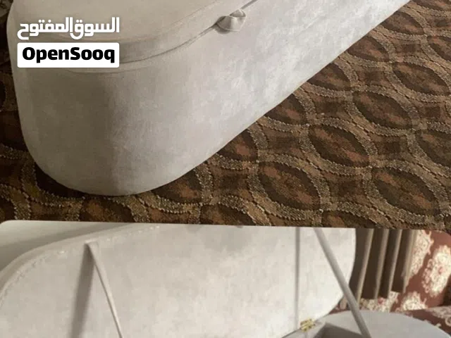 فرصة كبيرة بالسعر مقعد خشبي