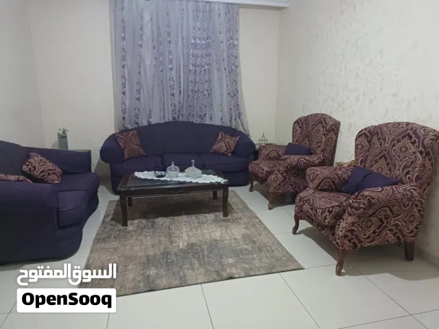 طقم كنب مع الطاولات و البرادي