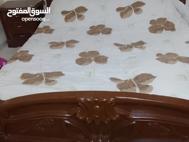 غرفة نوم ماستر لون بني غامق ومونس
