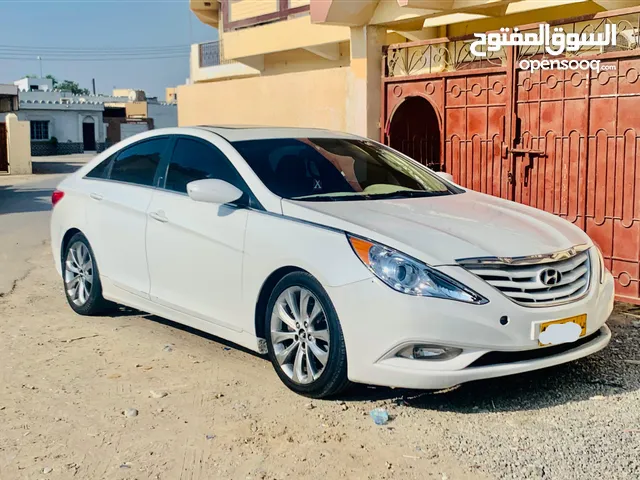 Hyundai sonatta 2012 model good car