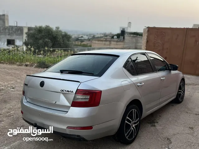سكودا اوكتافيا 15 اصل مطور 1.6 جير عادي