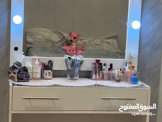 ميز مرايه مستعمل للبيع