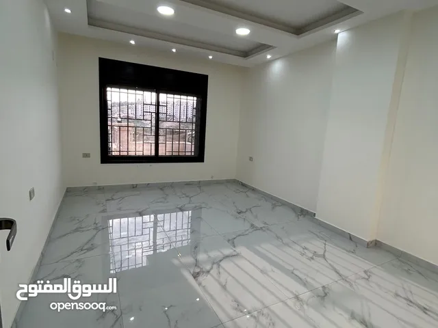 شقة سوبر ديلوكس طابق ارضي مع ترسات واسعة بإطلالة رائعة بأجمل مناطق الجبيهة