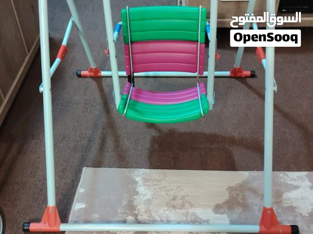 مرجيحة أطفال بحالة الوكالة بالوان جذابة بسعر مغري 15دينار