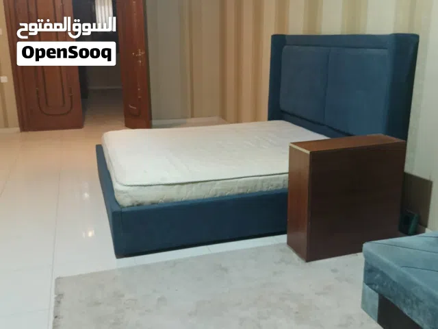 سرير ومرتبه وسجاده