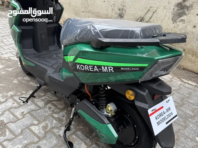 دراجة شحن محرك 2000 ست بطاريات السرعة 99 أربعة قير السعر 750 وبيها مجال شي قليل