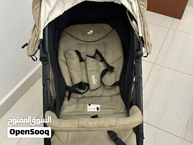 عربة أطفال ماركة شبه جديدة