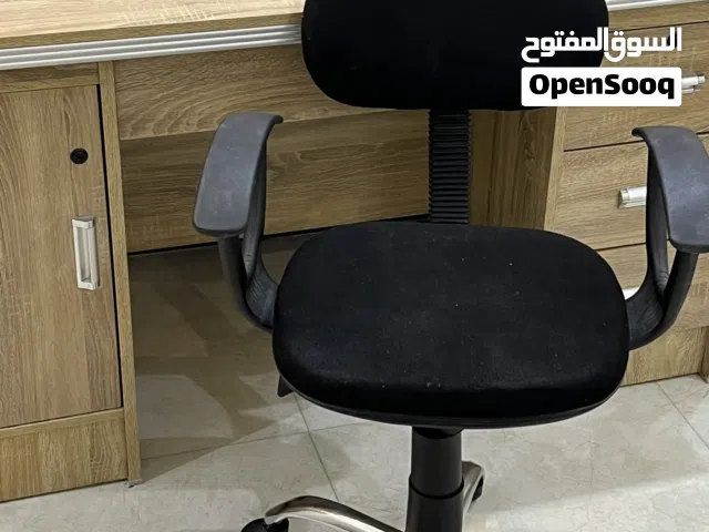 مكتب مدرسي وكرسي