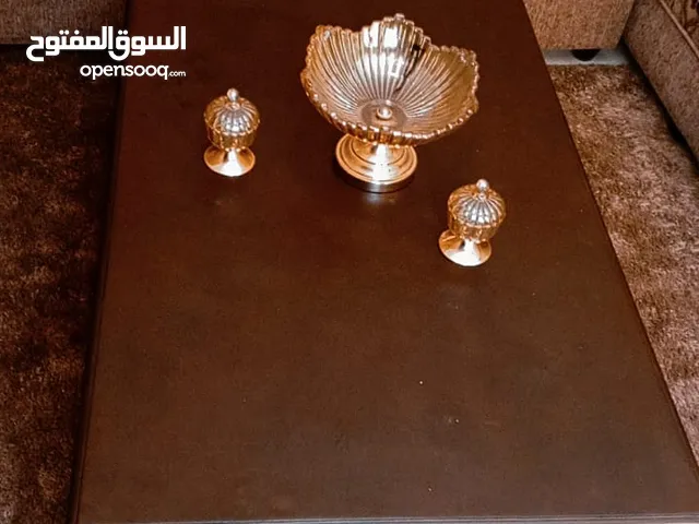 طاولة من قشر البلوط للبيع بسعر مغري جدا جدا