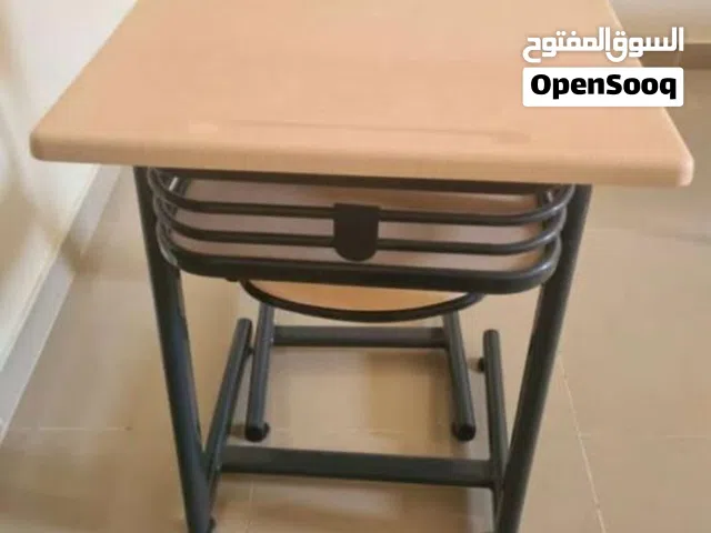 طاولة مدرسية حديد وخشب مع كرسي بحالة ممتازة – مقاس 62×44