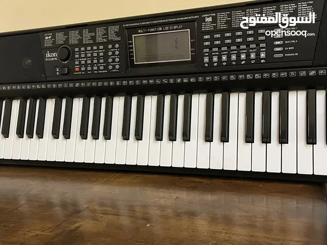 بيانو Ikon مكون من واحد و ستين مفتاح و يشاغل ب البطاريه (التواصل عبر الواتساب) من الرقم الموجود