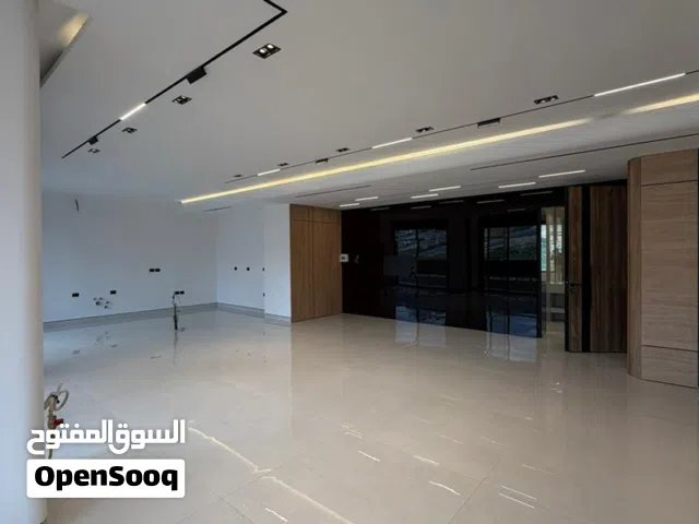 شقة طابق ثالث بمساحة 215م2 مع بلكونة واسعة بتشطيب فندقي بارقى مناطق دير غبار