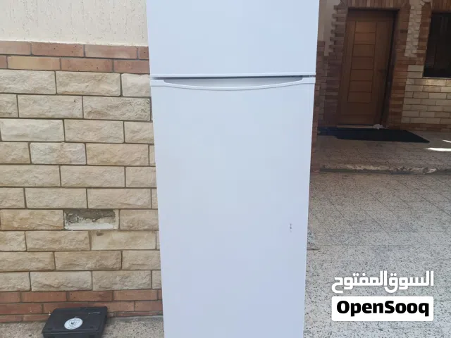 ثلاجة مستعمله استعمال نظيف مافيهاش عيب