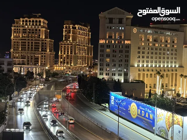 مجمع تجاري للبيع موقع مميز ما بين دوار الخامس و السادس موقع مميز