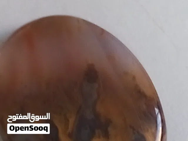 حجر عقيق سليماني مصور بصورة إمرأة بلباس عربي