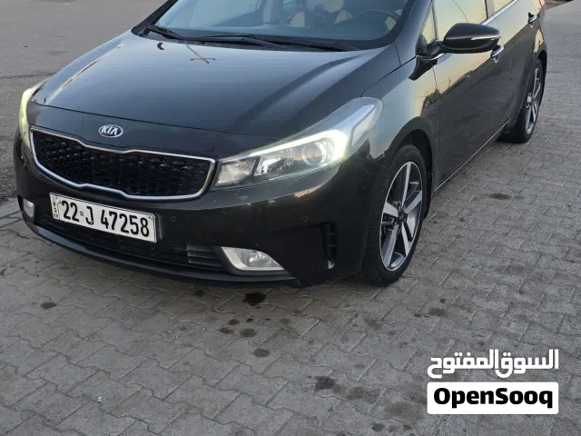 2017 كيا سيراتو Standard
