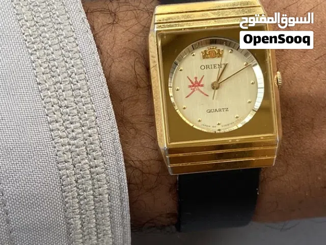 ساعة موديلات تسعينات بشعار السلطنة