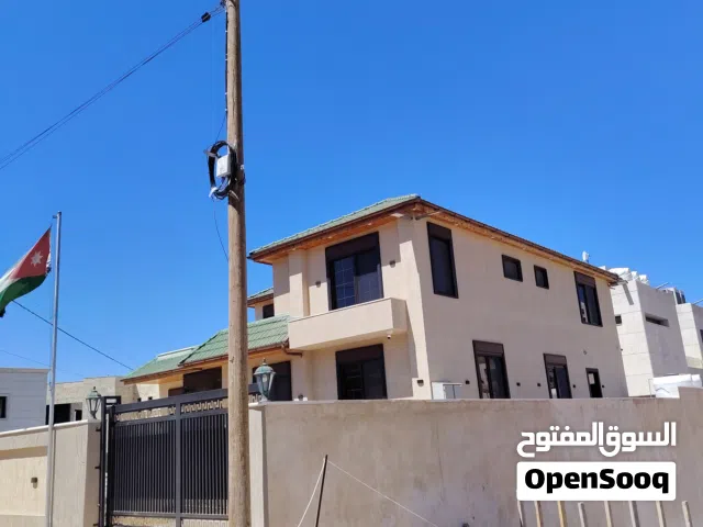 فيلا جديدة  تصميم عصري وموقع مميز تشطيب سوبر