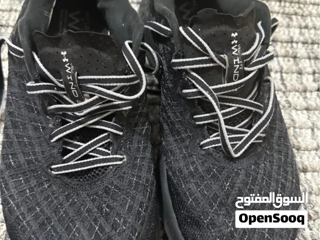 أحذية رياضية