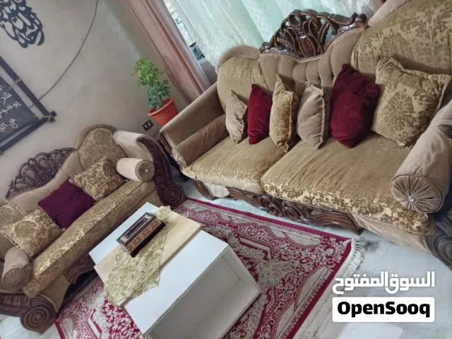كنب بحالة ممتازة بسعر مغري