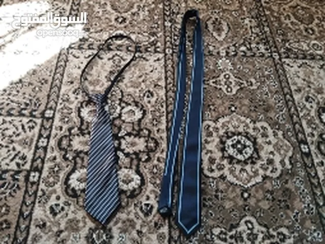 غرافتين واحدة صغيرة ذات لون اسود وواحدة زرقاء لارج بطول 151 سم