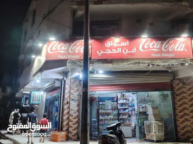 السلام عليكم اسواق للبيع او غراض اسواق للبيع يحتوي على 6 عارضات عامودية + 3 عارضات بطحية المك