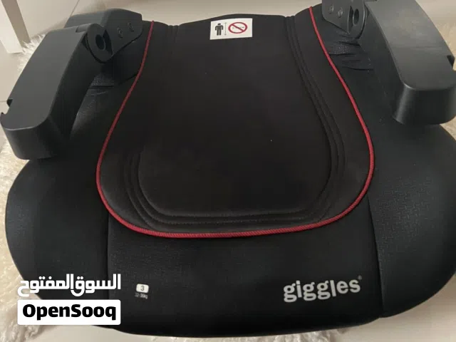 مقعد سيارة للأطفال مع مقعد احمر  و اکوتر مجانا