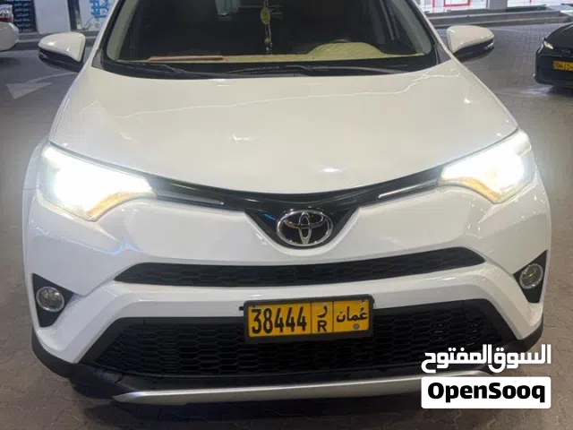 toyota rav 4 2018 like new