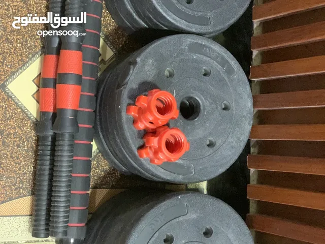 معدات للتمرين يبلغ وزنهن 15 كيلو