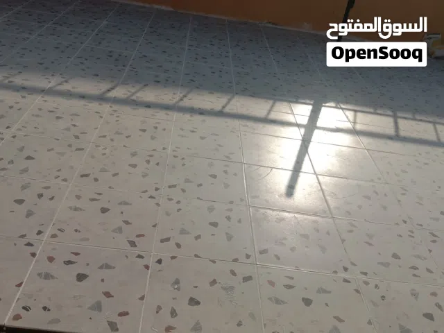 معلم بلااط