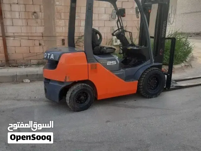 رافعة شوكية للايجار forklift for rent