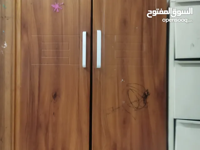 خزانة خشب مفرد