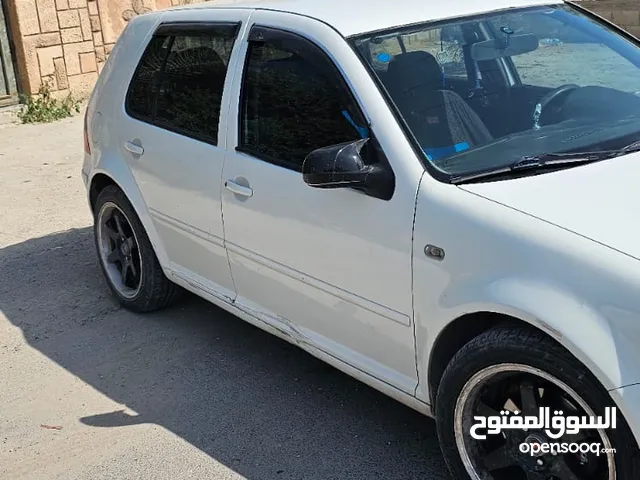 للبيع جولف 2001