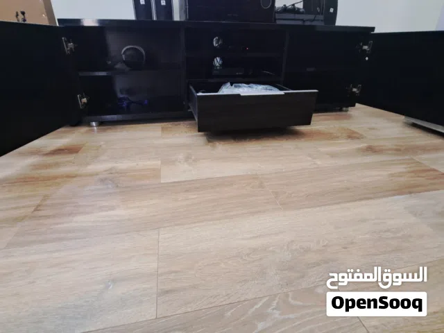 Black Tv console