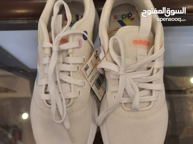 حذاء  أبيض ستاتي أديداس أصلي جديد من أمريكا غير مستخدم مقس 40