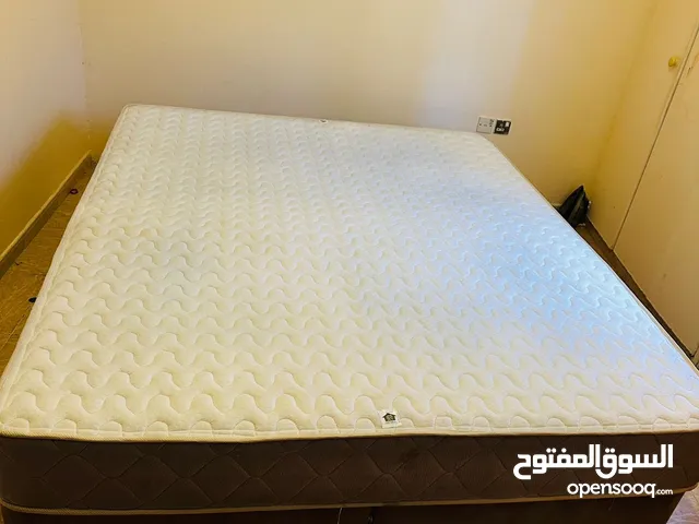 Bed with matress king size (Home Center)