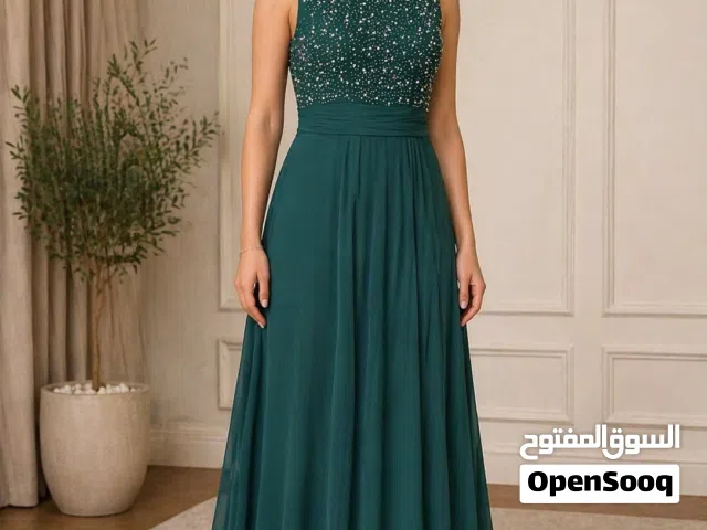 فستان فخم وراقي