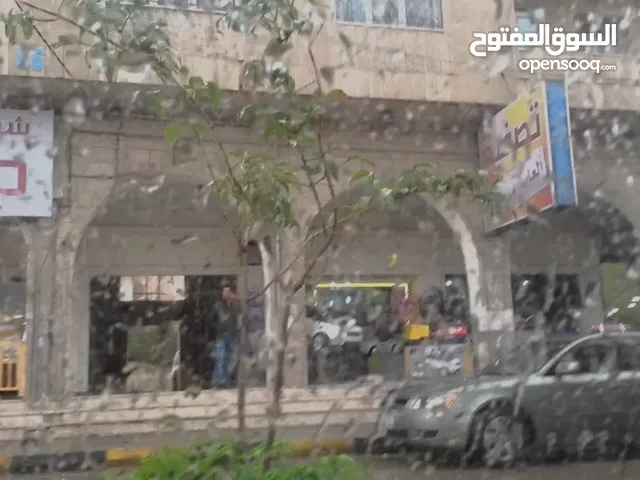 مكتب في شارع الحصن للبيع بسعر مغري جدا