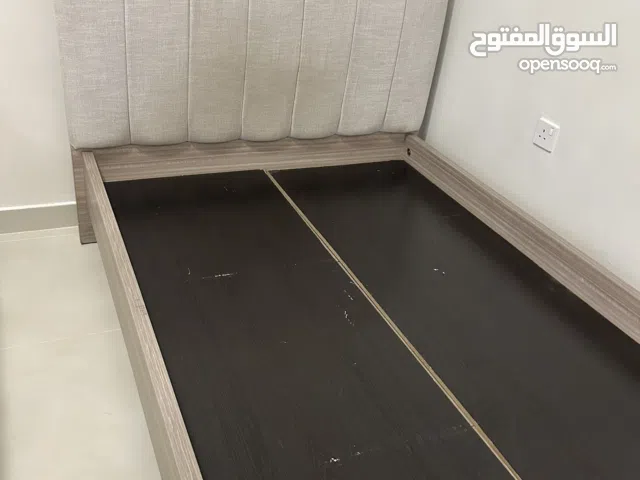 هيكل سرير من بان إمارت