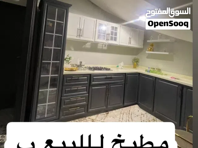 مطبخ مستعمل مع الغاز فقط المطبخ استعماله مره خفيف وسبب البيع تغير الحجم
