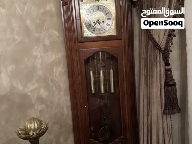 ساعة للبيع للديكور