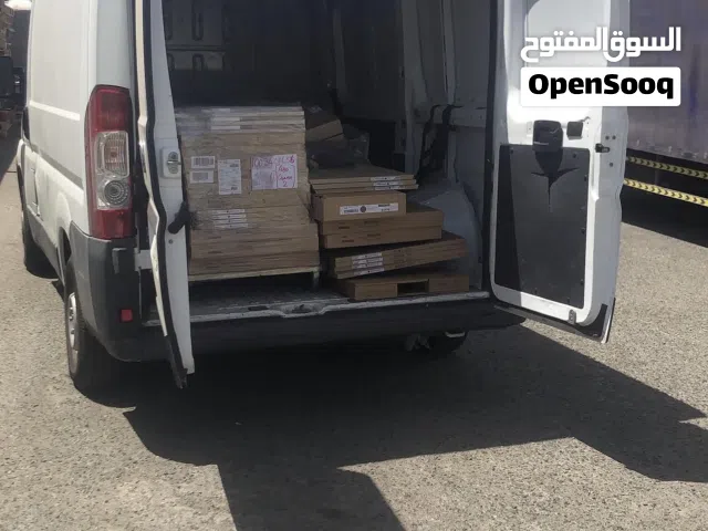 فان مغلق للنقل والتوصيل داخل جدة وخارجه